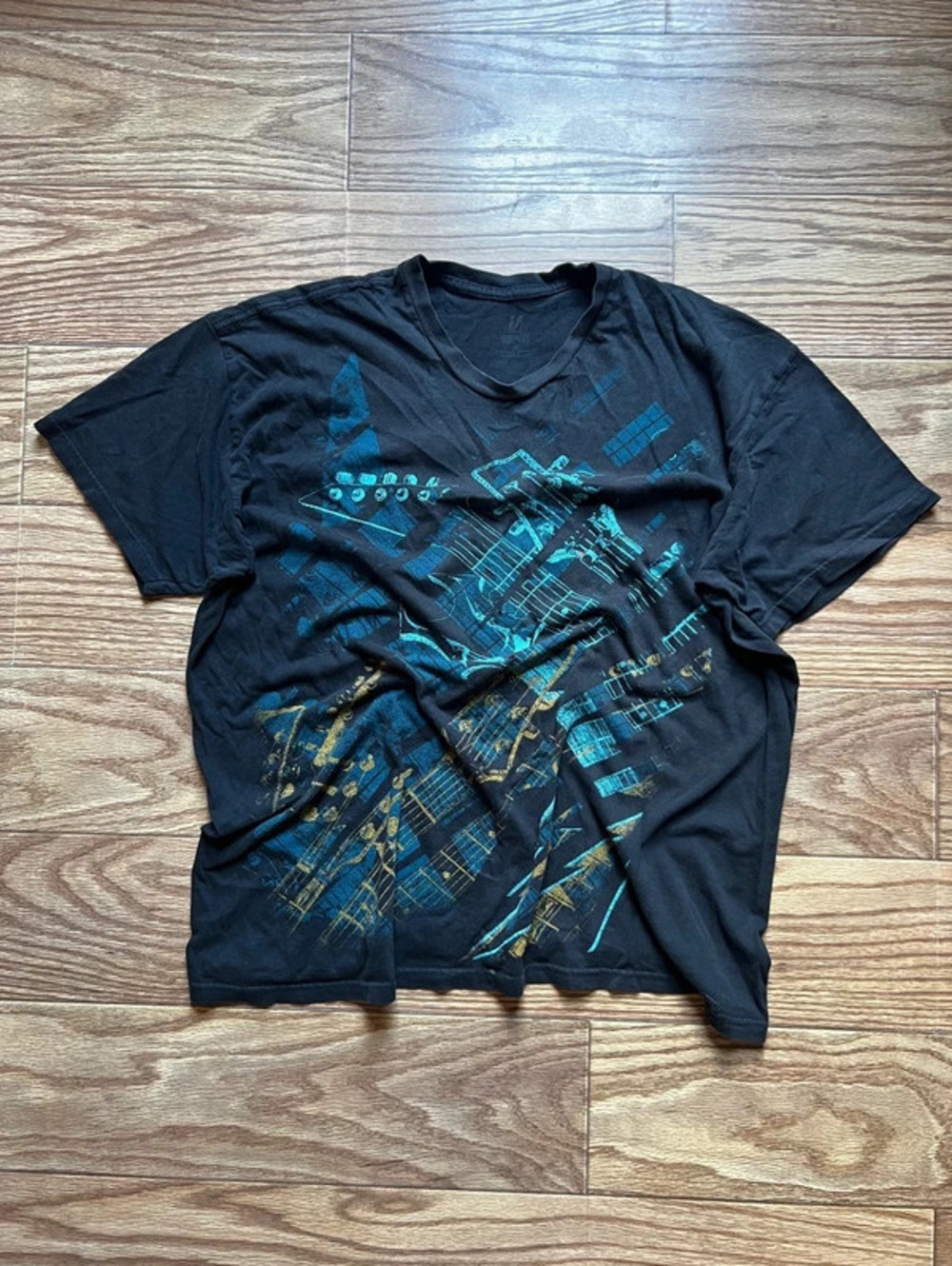 vintage skate style distressed guitar y2k t shirt